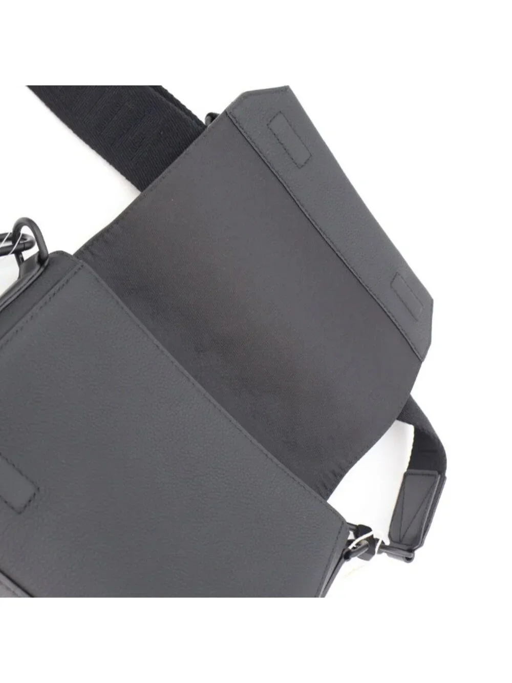 Louis Vuitton Takeoff Messenger Shoulder